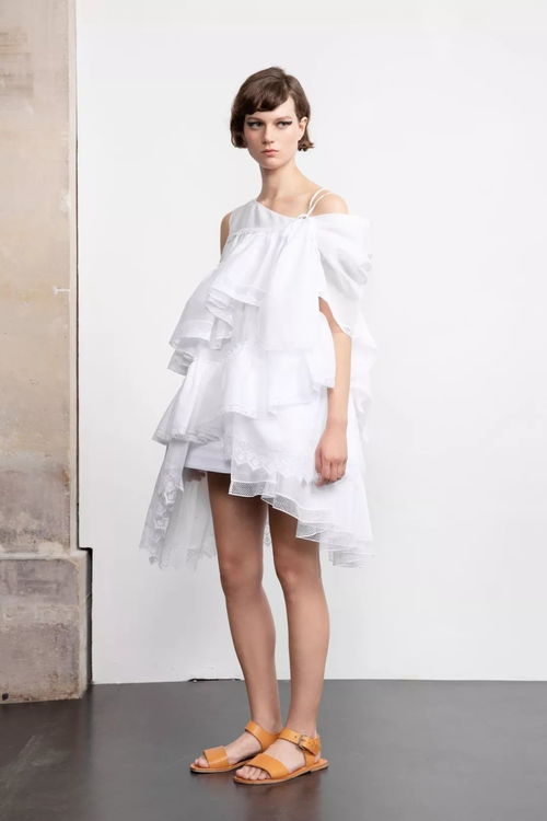 白手起家創立服裝品牌,dice kayek的現代浪漫主義之路